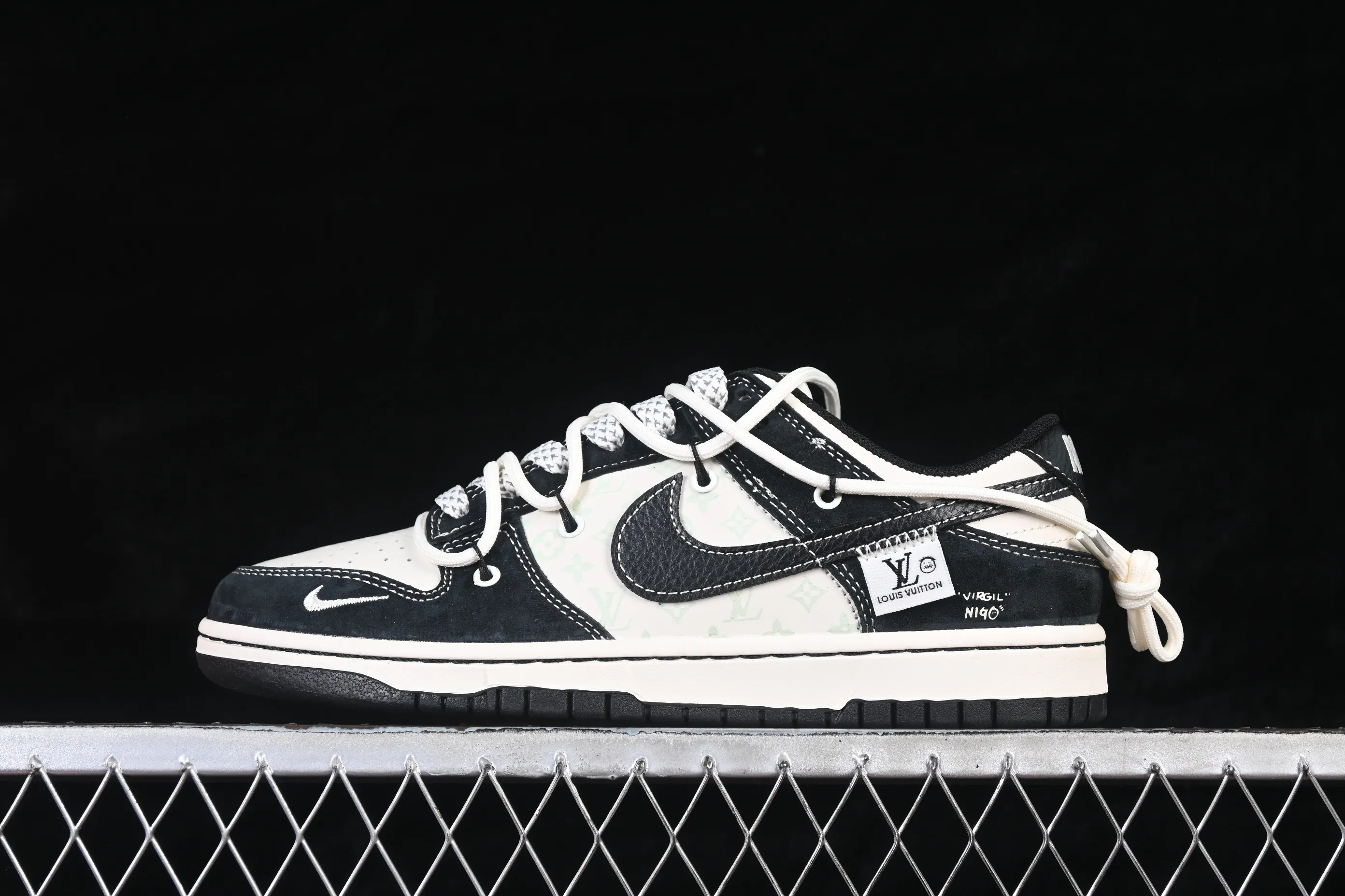 All categories Nk SB Dunk Series Nk SB Dunk Low High-end customized low-top sneakers Nike SB Dunk Low Matte black and white High-end customized low-top casual sneakers YX5066-396